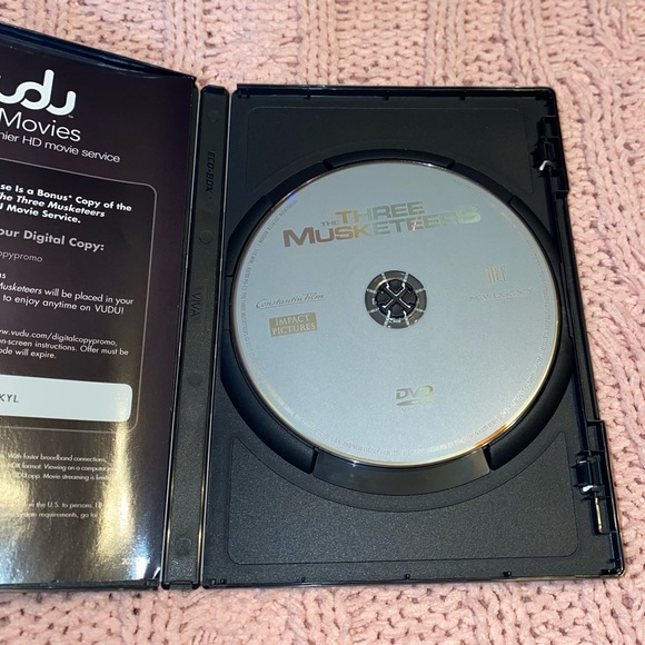 The Three Musketeers - DVD - Picture 3 of 3